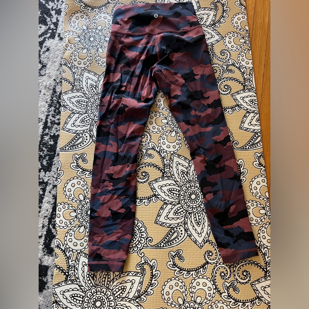 Wunder under lululemon camo leggings